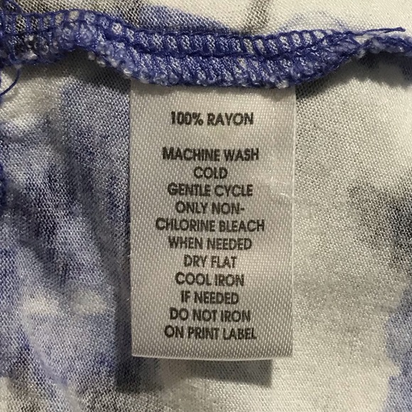 Ann Taylor LOFT- Floral blouse - Picture 4 of 5